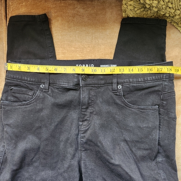 Torrid Bombshell Skinny Premium Stretch Jeans Black Size 18R - Picture 4 of 7